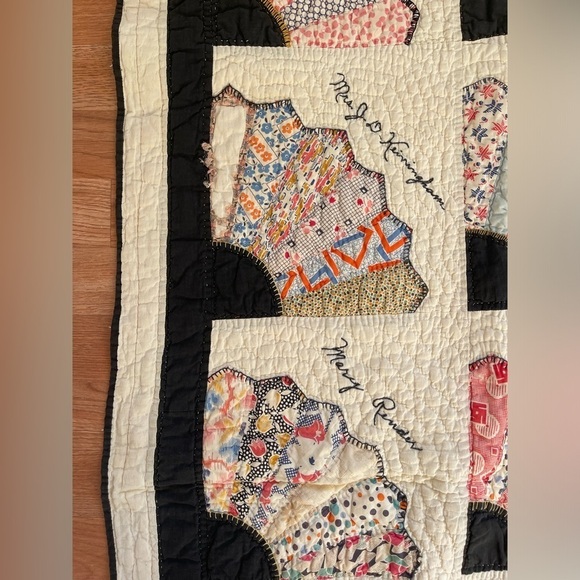 Vintage 1930s Colorful Feedsack Fan Friendship Signature Quilt Handmade 66"x77" - Picture 6 of 12